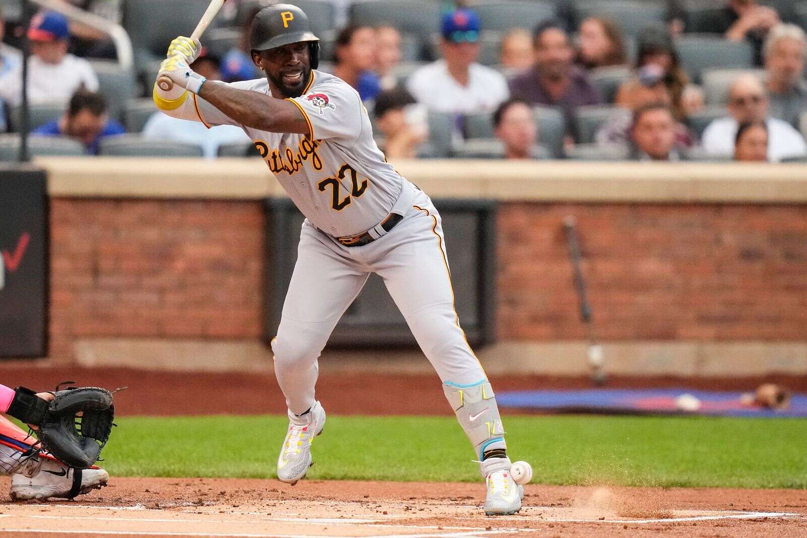 Pirates to bring back OF Andrew McCutchen on one-year deal 