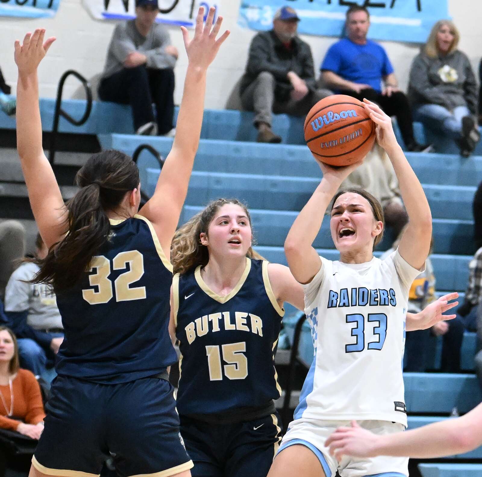 Seneca Valley’s Emerson Peffer shoots the ball