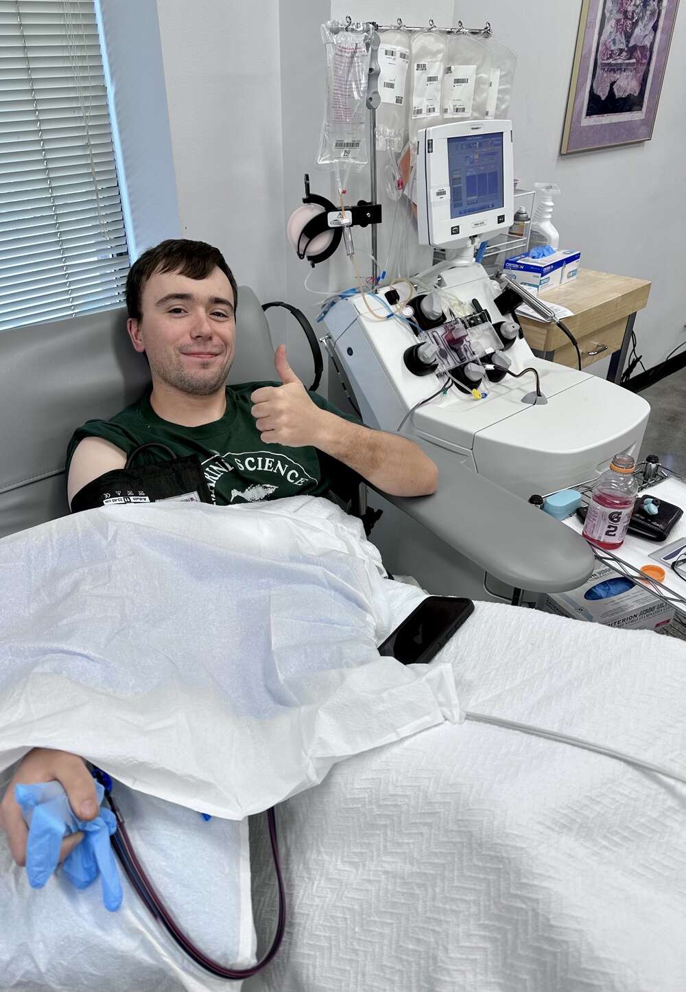 Man donates blood at Vitalant