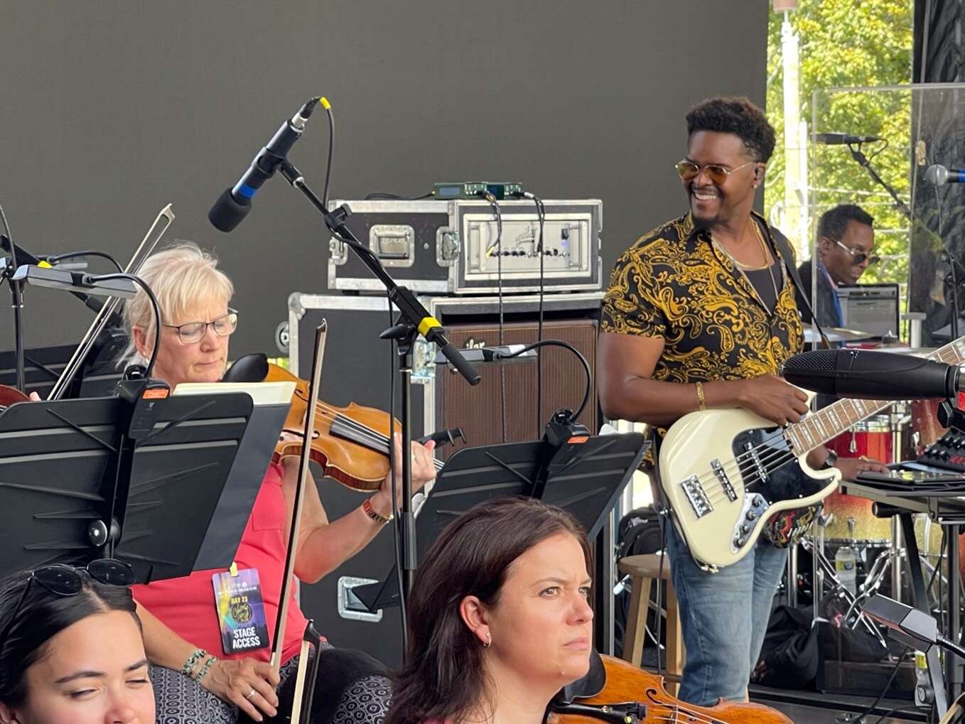 Les musiciens symphoniques se déchaînent avec les vedettes de la musique pop – Cranberry Eagle