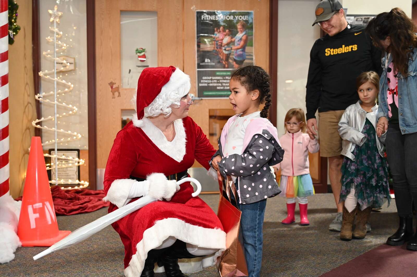 Vivian Morris, 5, of Cranberry Township, discusses her Christmas list with Mrs. Claus