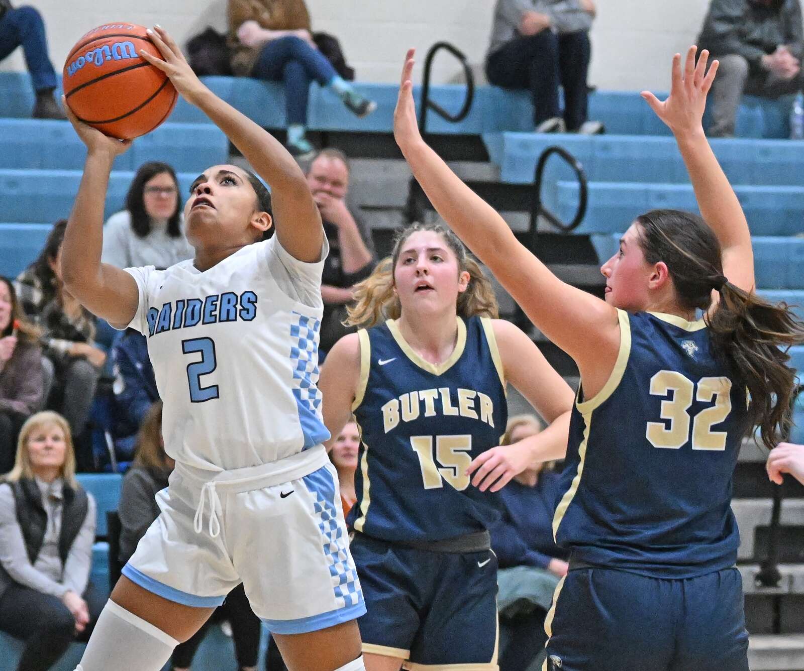 Seneca Valley’s Makayla Canty shoots the ball